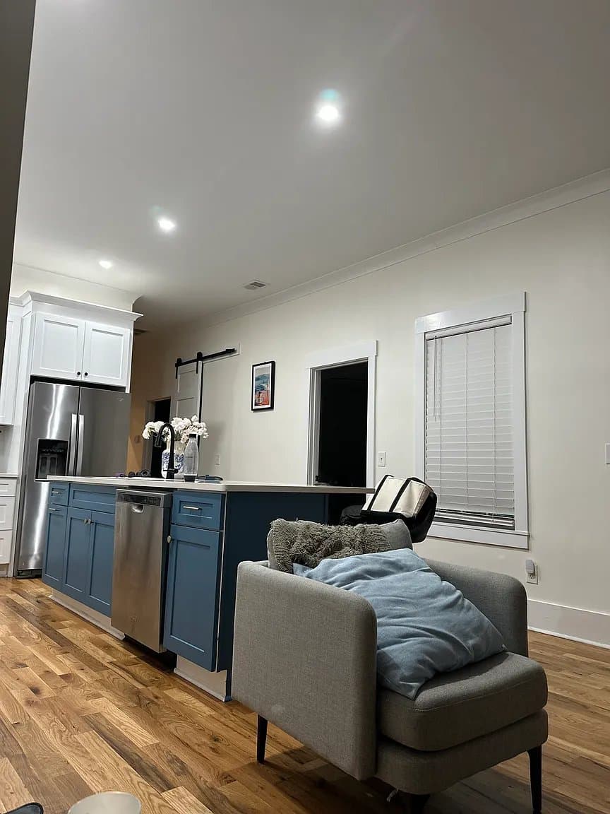 Charleston House: 365 Huger St
