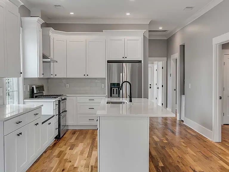 Charleston House: 365 Huger St