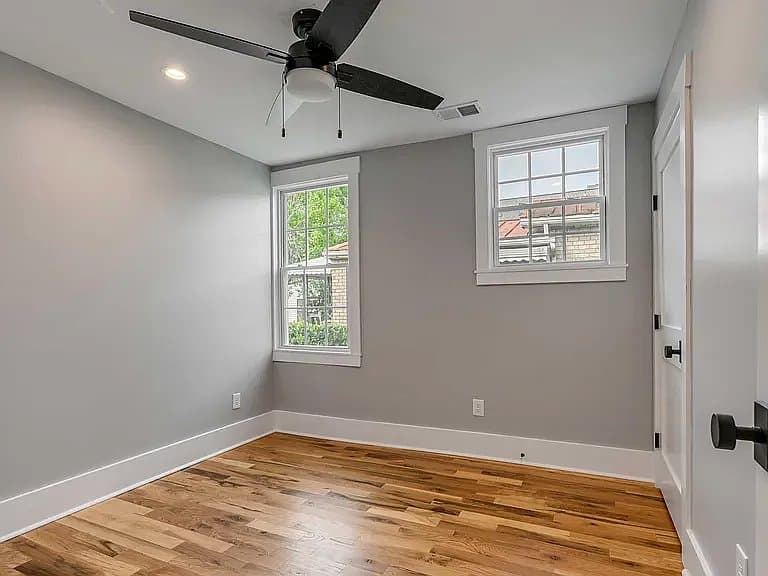 Charleston House: 365 Huger St