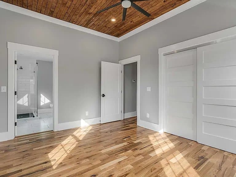 Charleston House: 365 Huger St