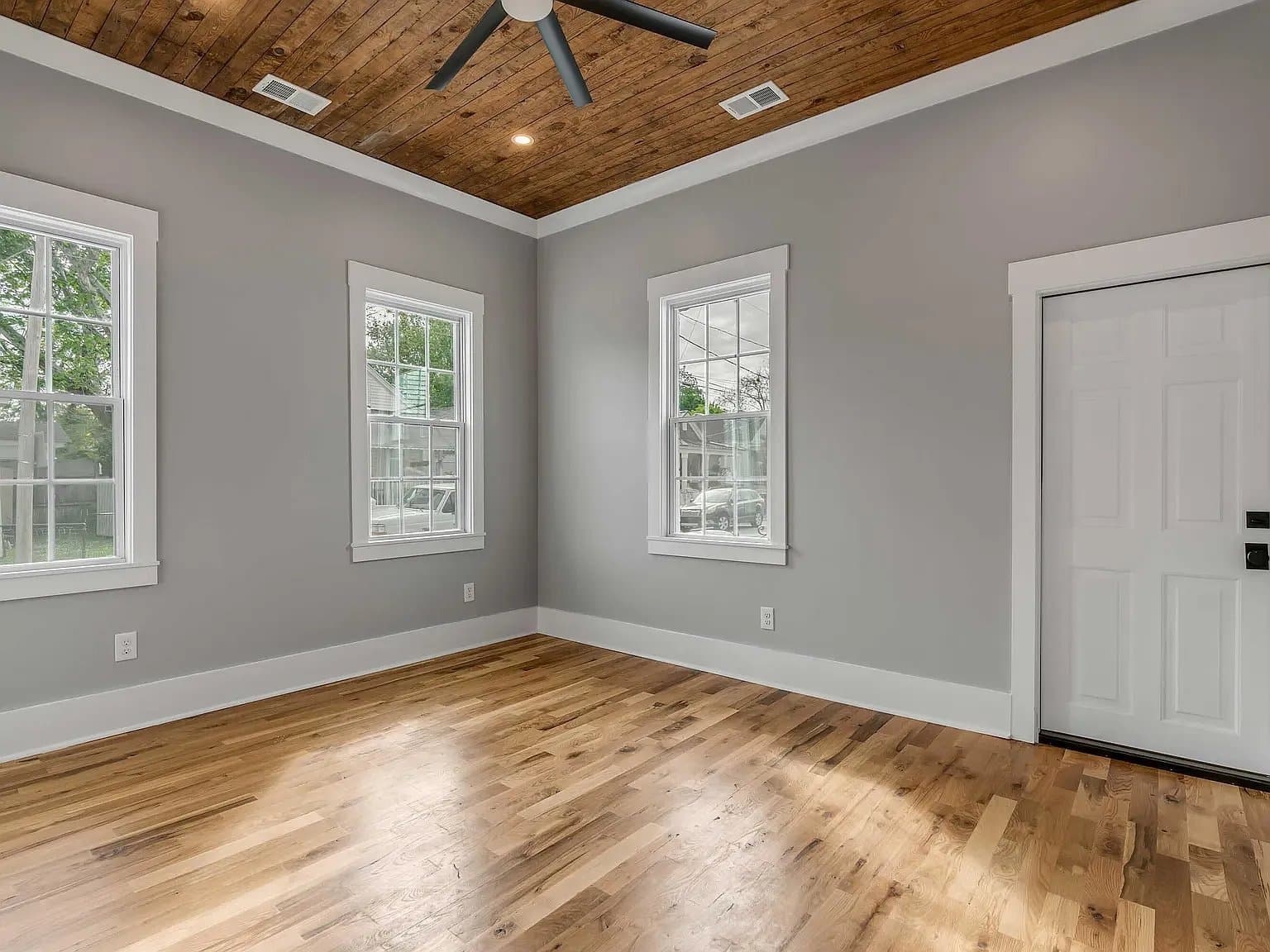 Charleston House: 365 Huger St