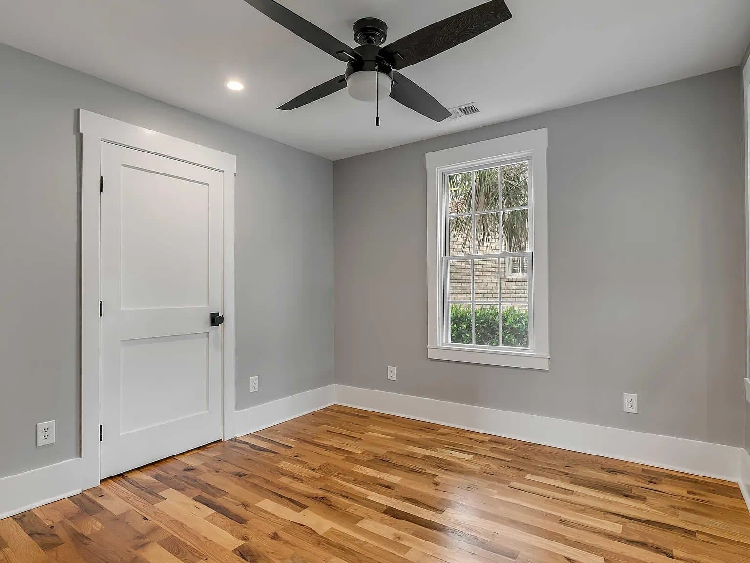 Charleston House: 365 Huger St