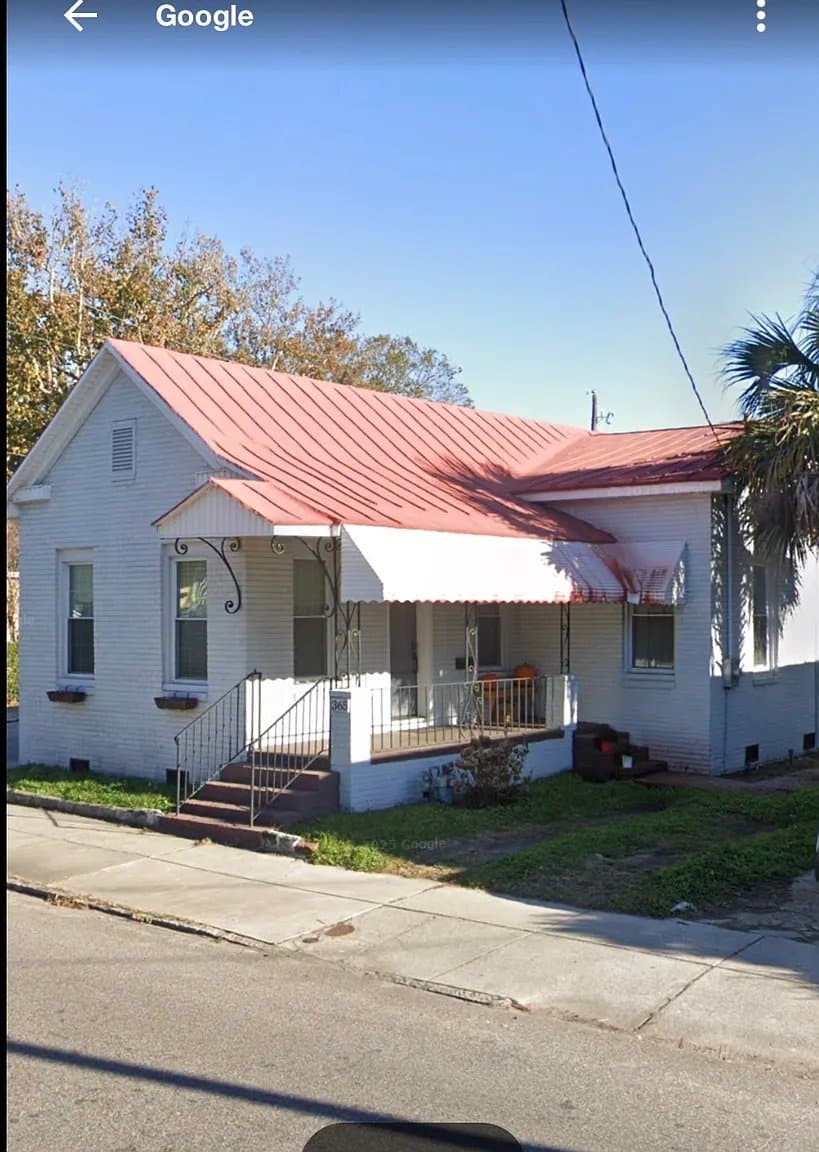 Charleston House: 365 Huger St