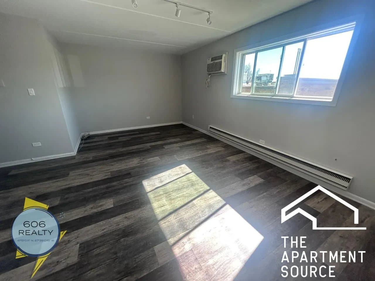 Forest Park Apartment: 1128 Des Plaines Avenue #304 Forest Park, IL 60130