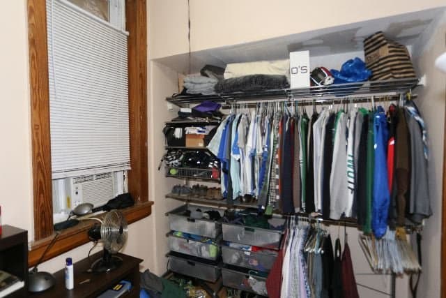 Chicago Apartment: 2057 Roscoe