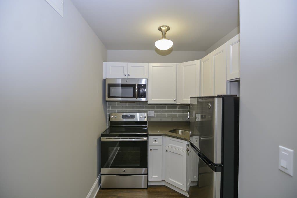 Chicago Apartment: 817 Lakeside Place