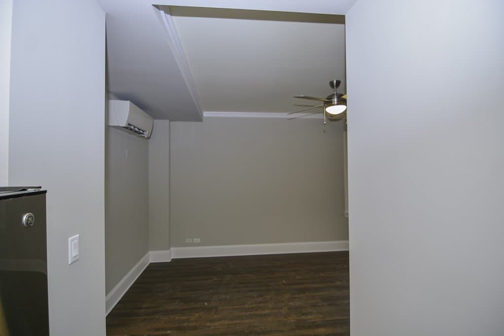 Chicago Apartment: 817 Lakeside Place