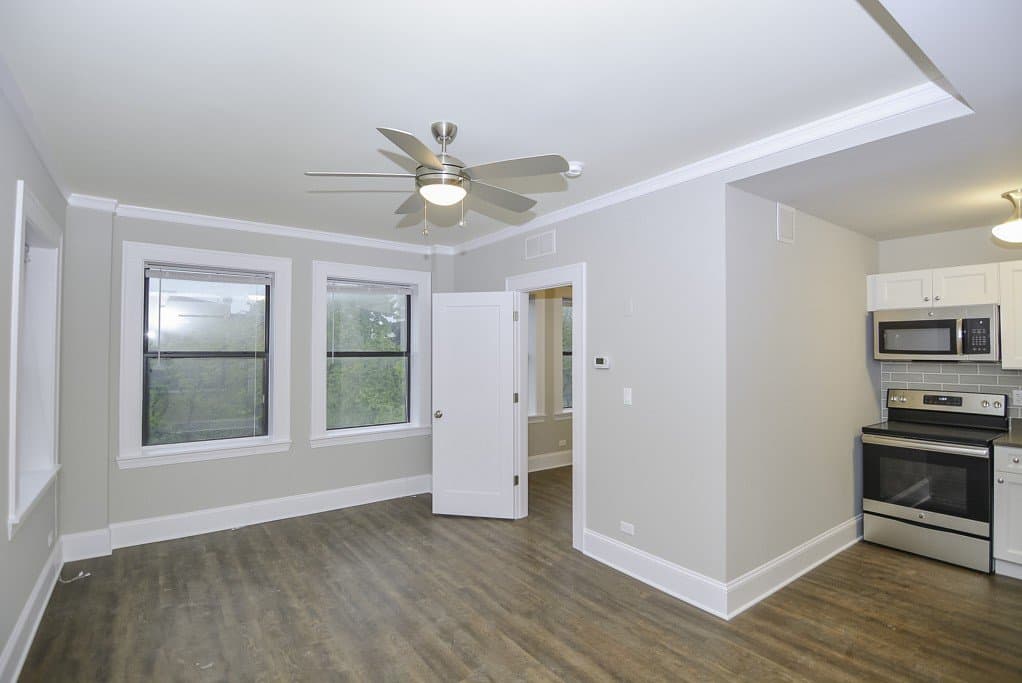 Chicago Apartment: 817 Lakeside Place