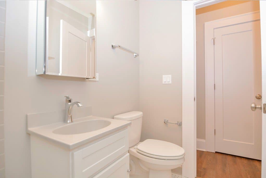 Chicago Apartment: 817 Lakeside Place