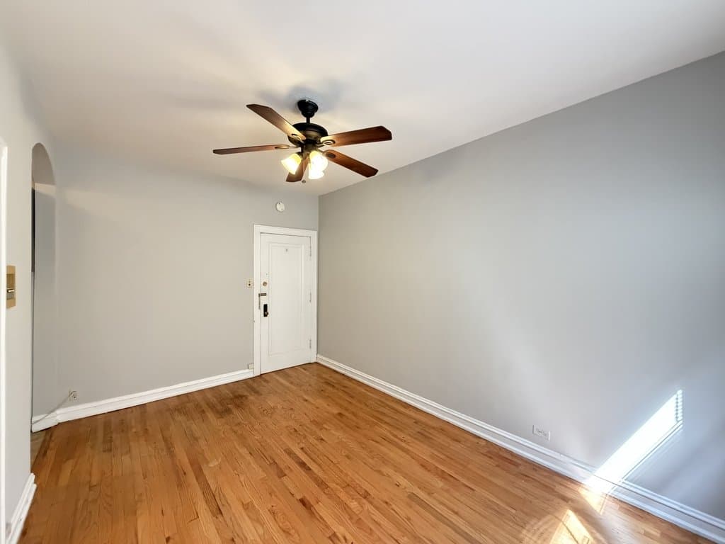 Chicago Apartment: 2827 Burling