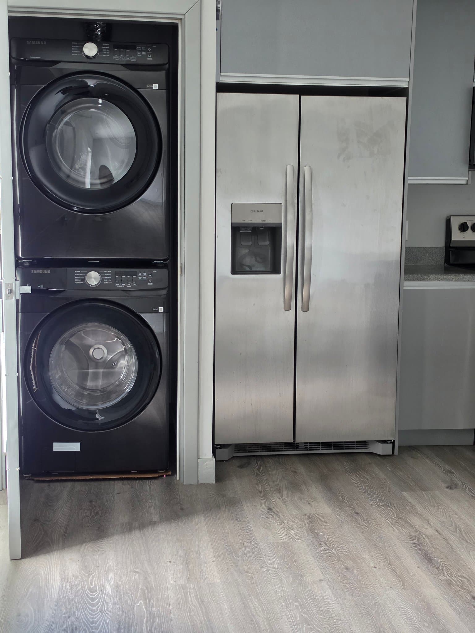 Van Nuys Apartment: 7040 Woodman Ave