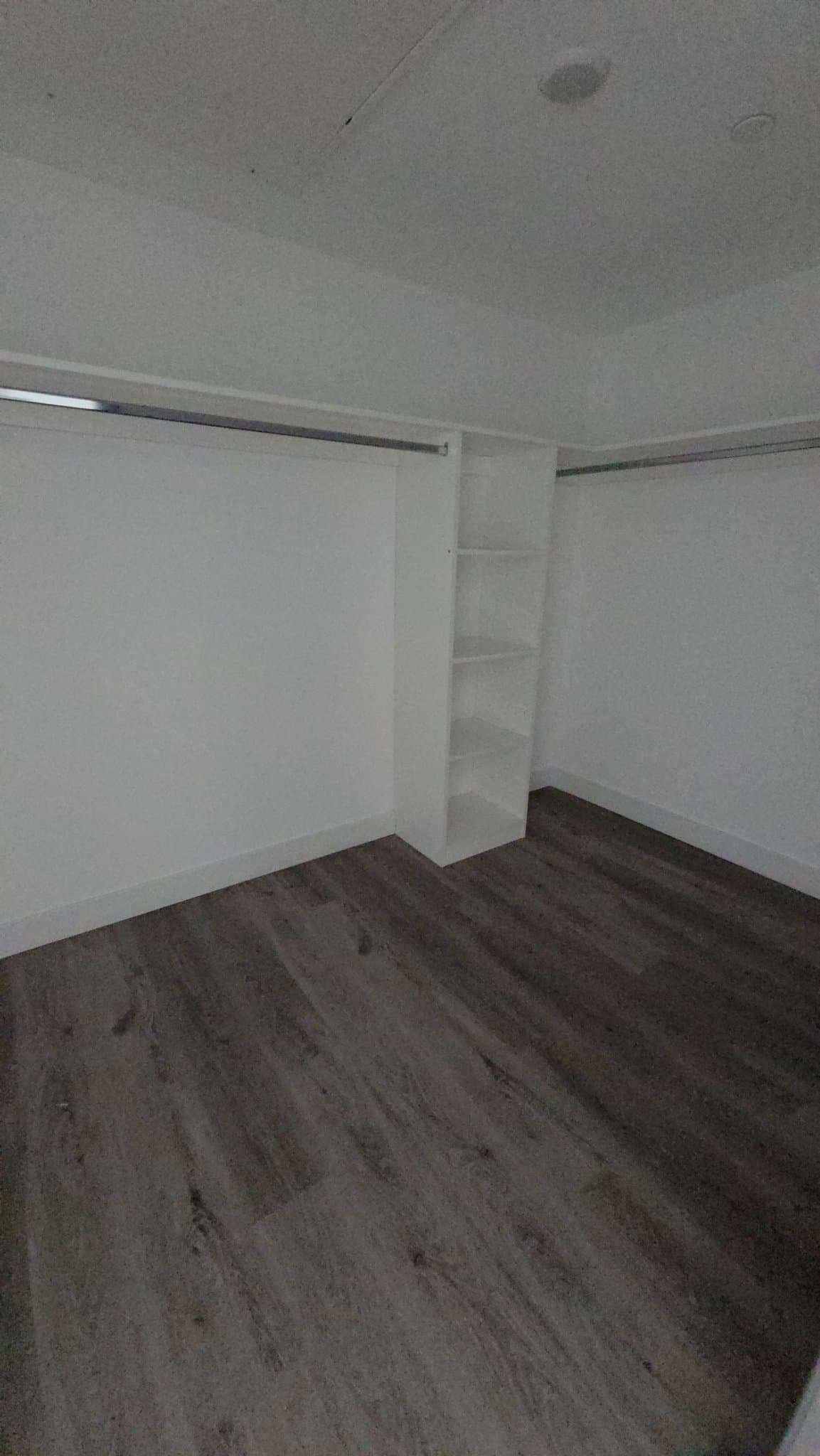 Van Nuys Apartment: 7040 Woodman Ave