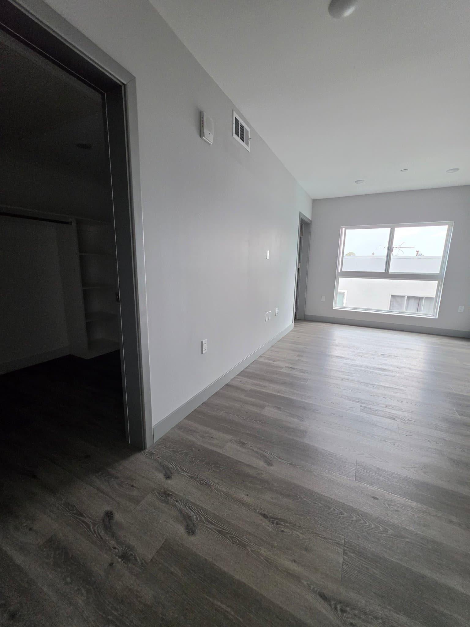 Van Nuys Apartment: 7040 Woodman Ave
