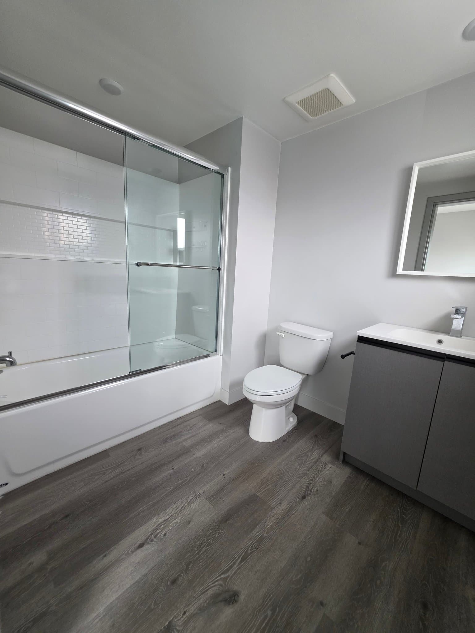 Van Nuys Apartment: 7040 Woodman Ave