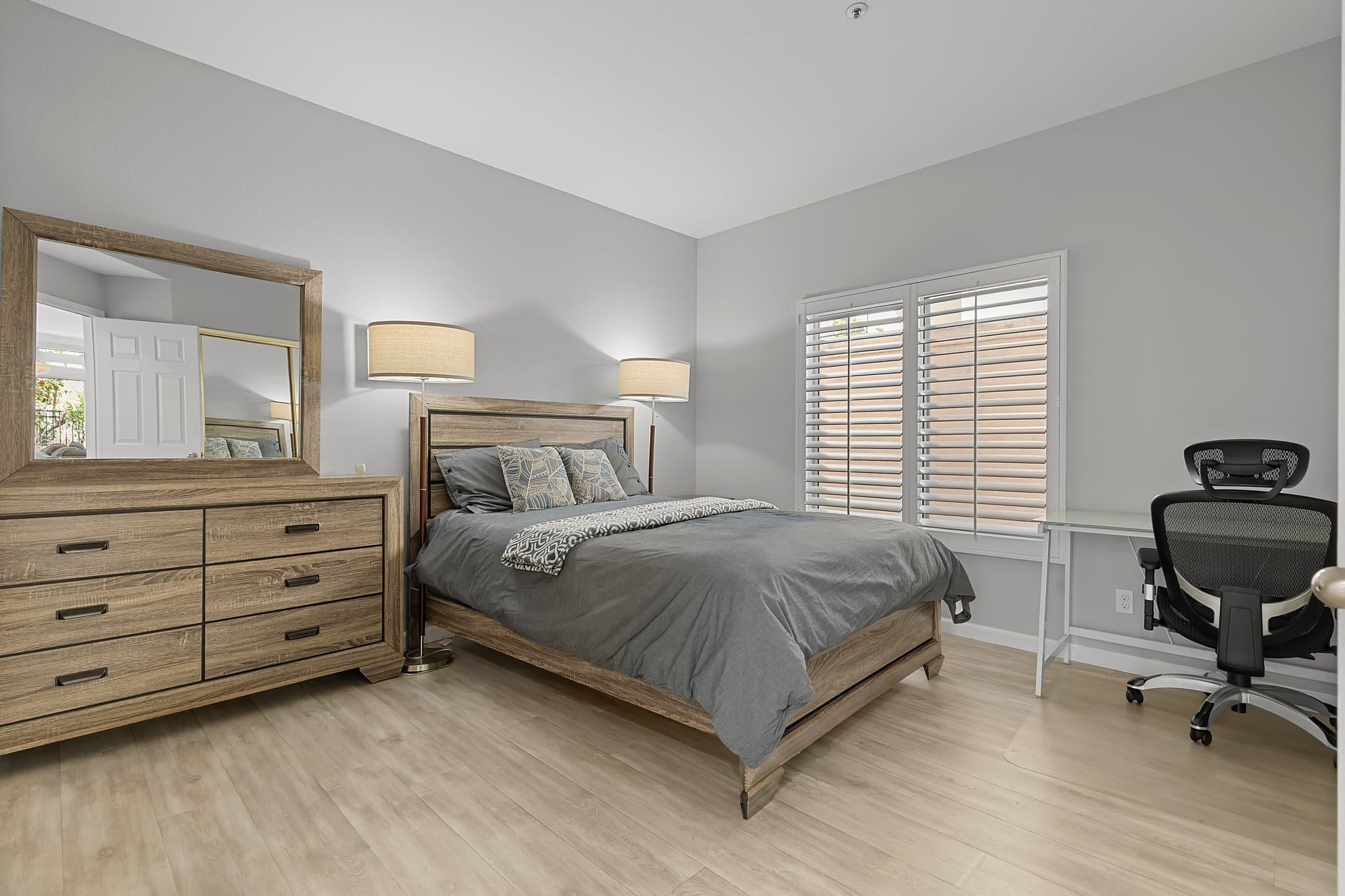 Orange Single Room: 6807 E Pinnacle Pointe