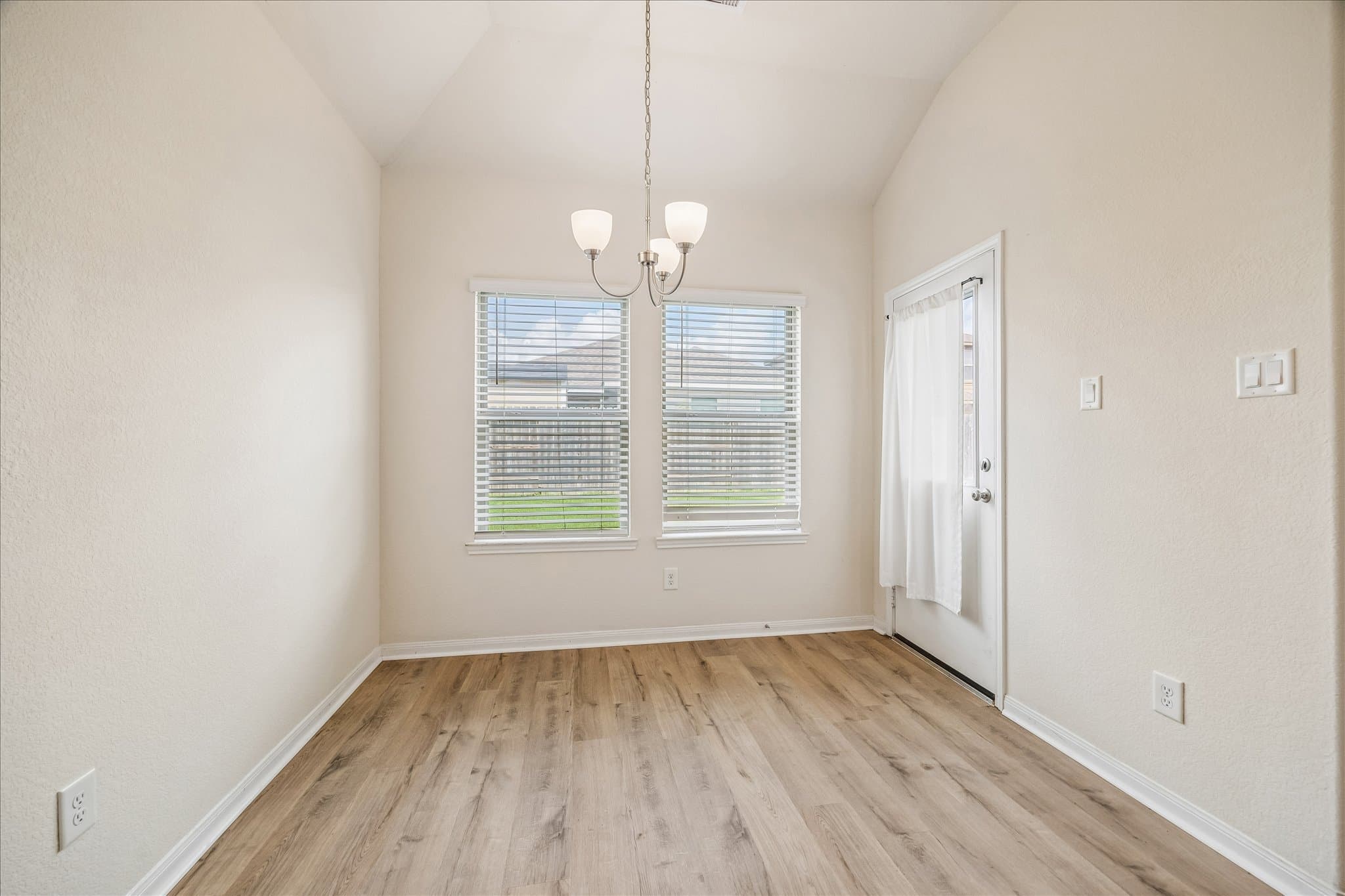 Houston House: 10750 Nyla Spring St