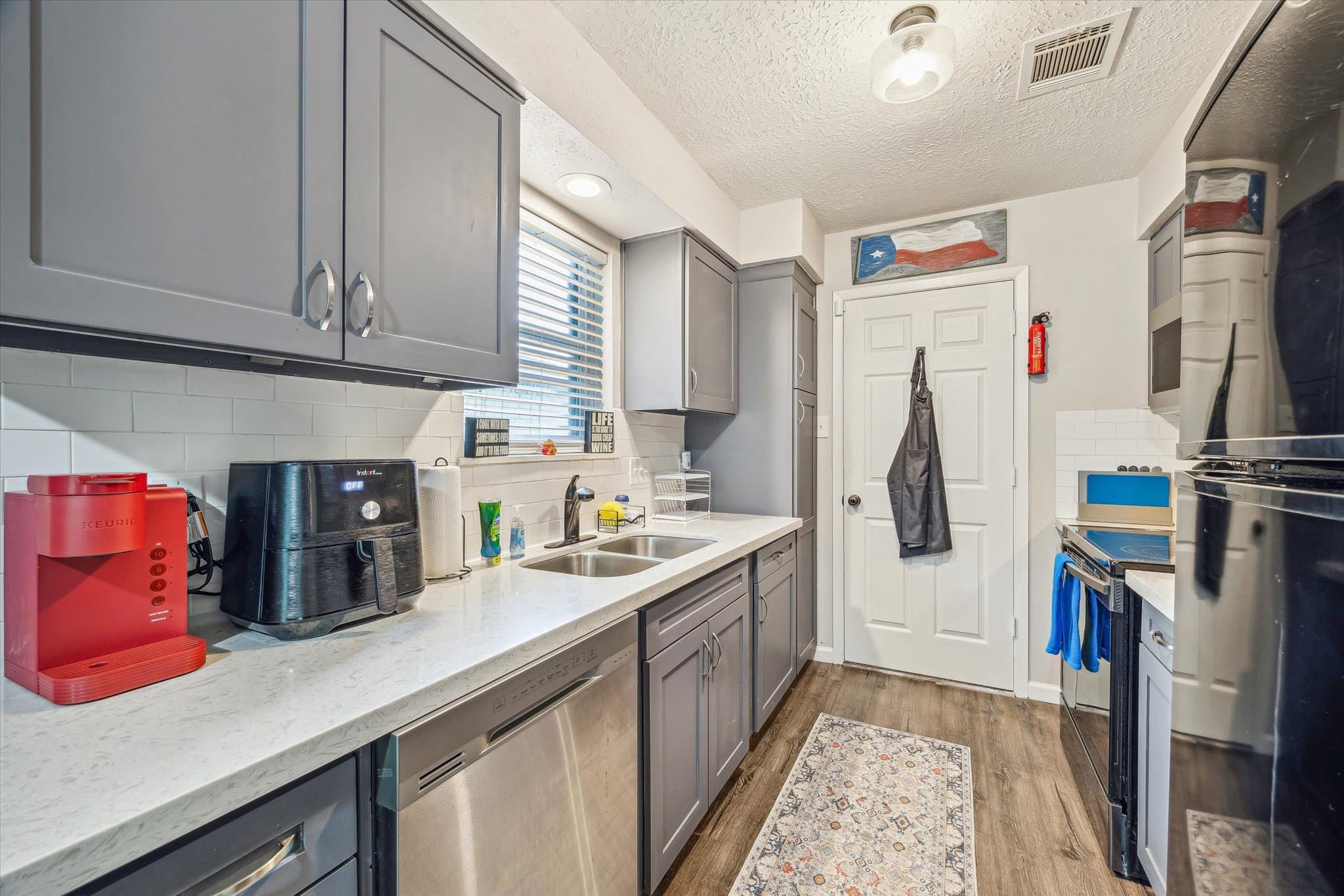 La Porte House: 5013 Valley View Dr.
