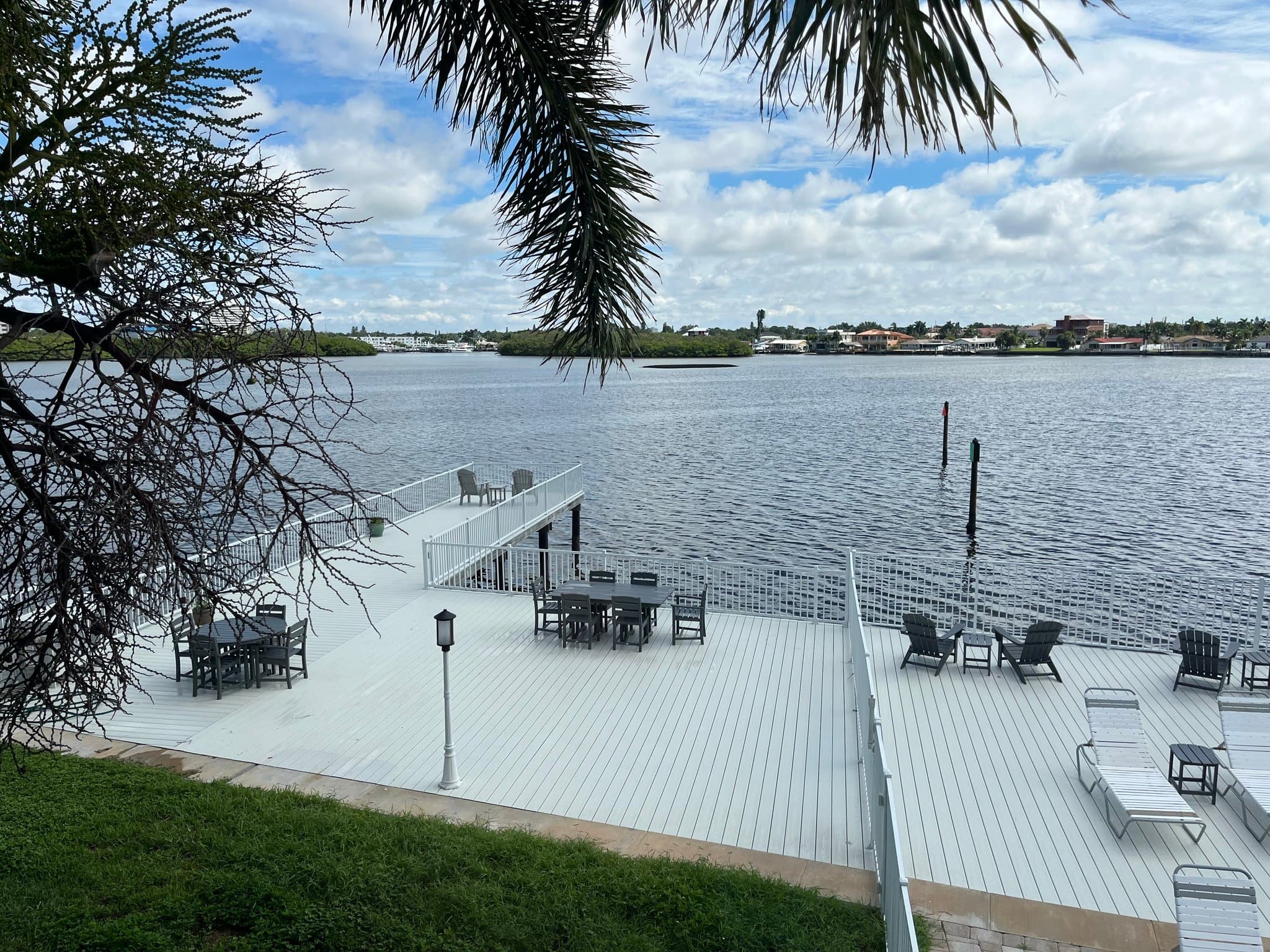 S Pasadena Condo: 1859 Shore Dr S