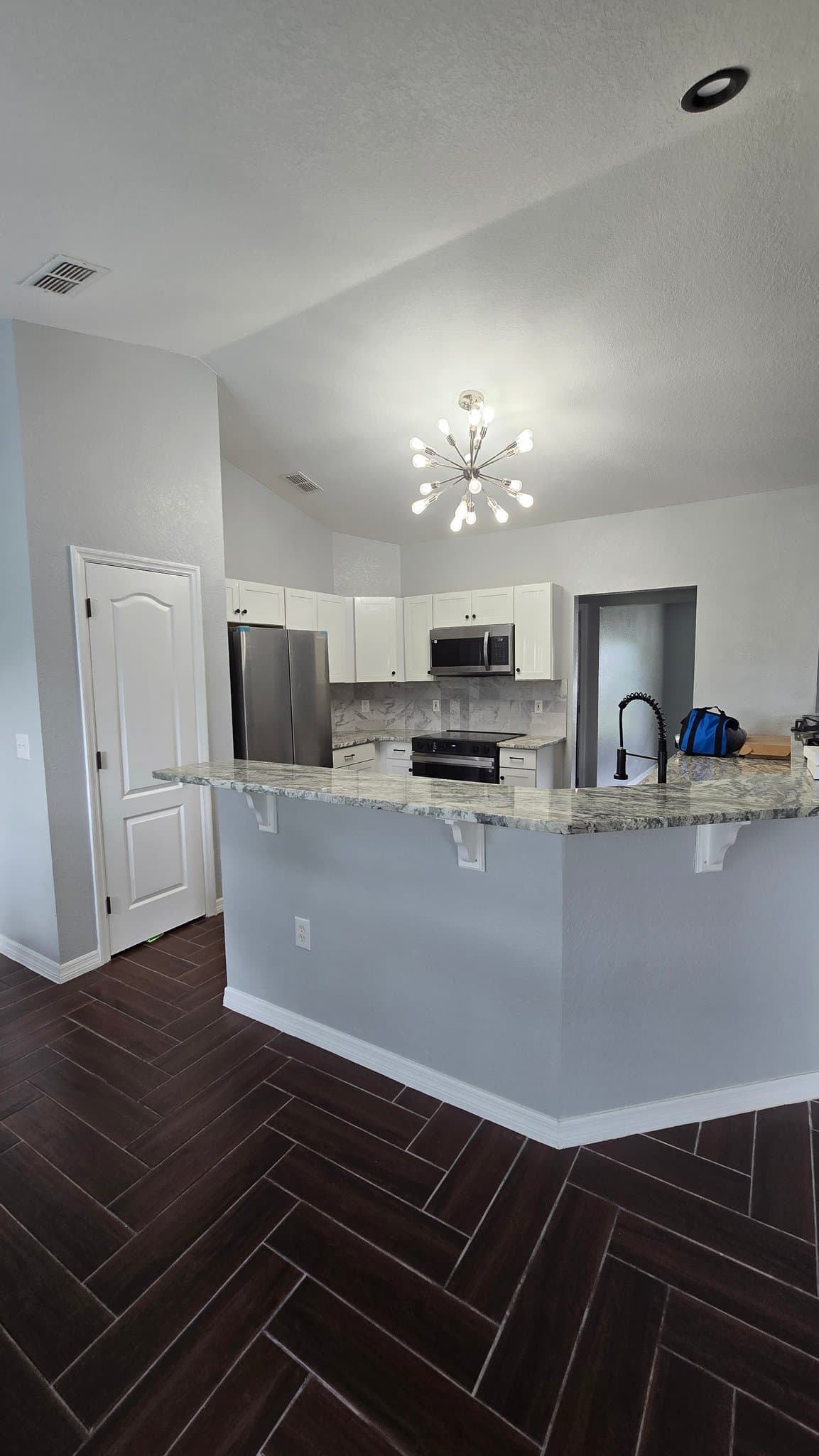Lakeland House: 7704 Canterbury Cir