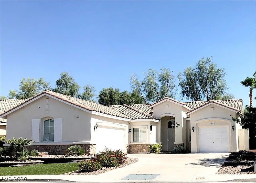 Las Vegas House: 1 Maryland and Pebble