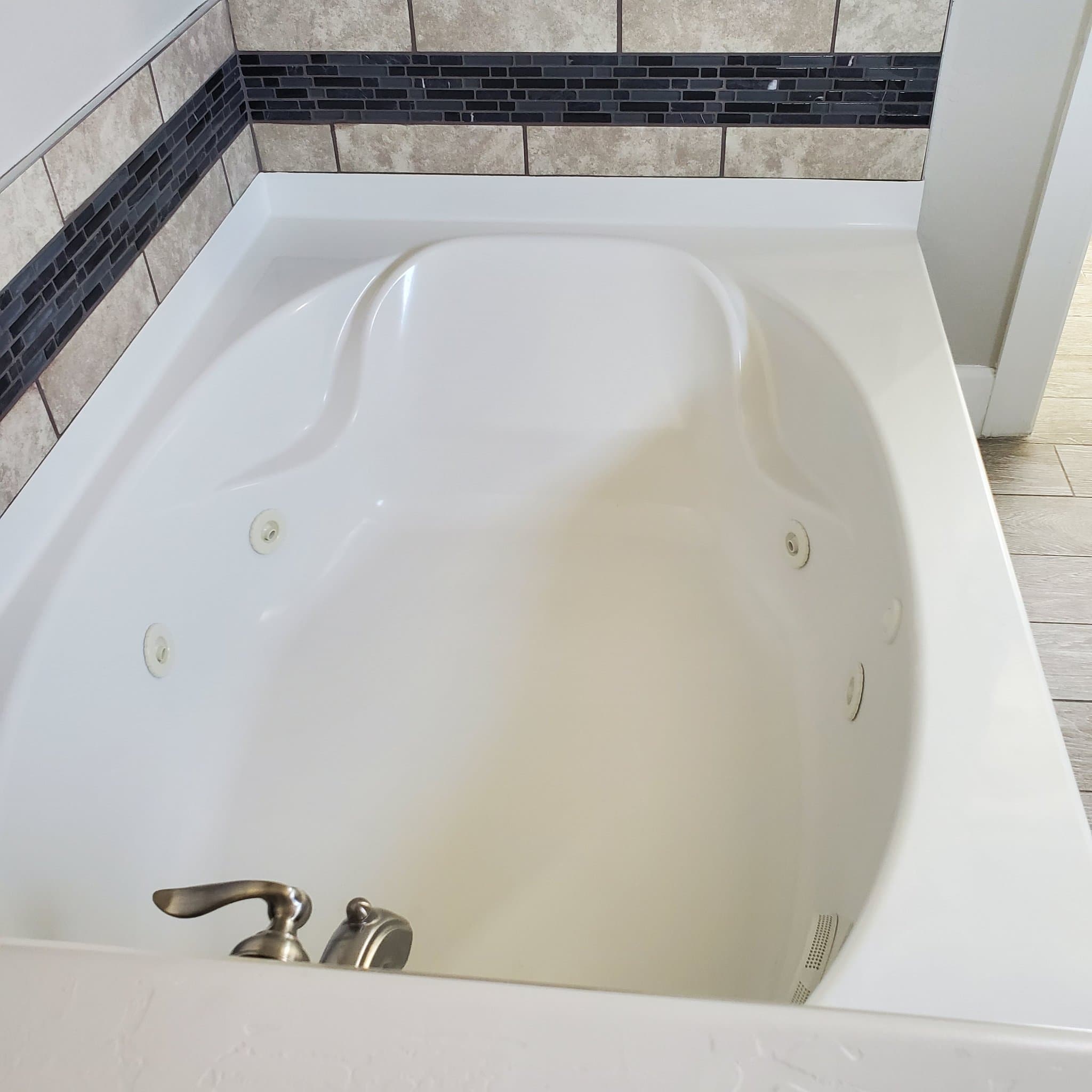 Roswell House: 12 Holly Loop