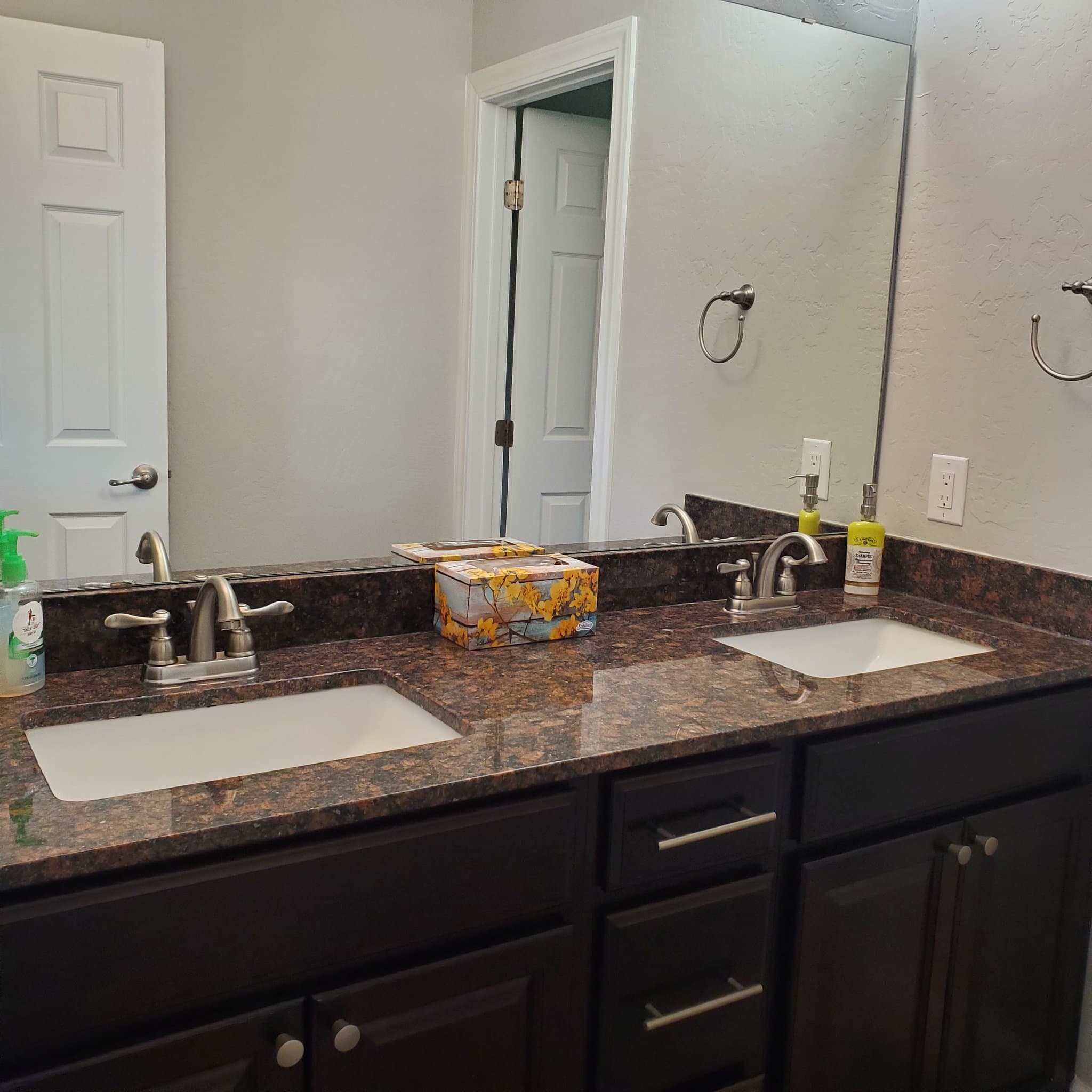 Roswell House: 12 Holly Loop
