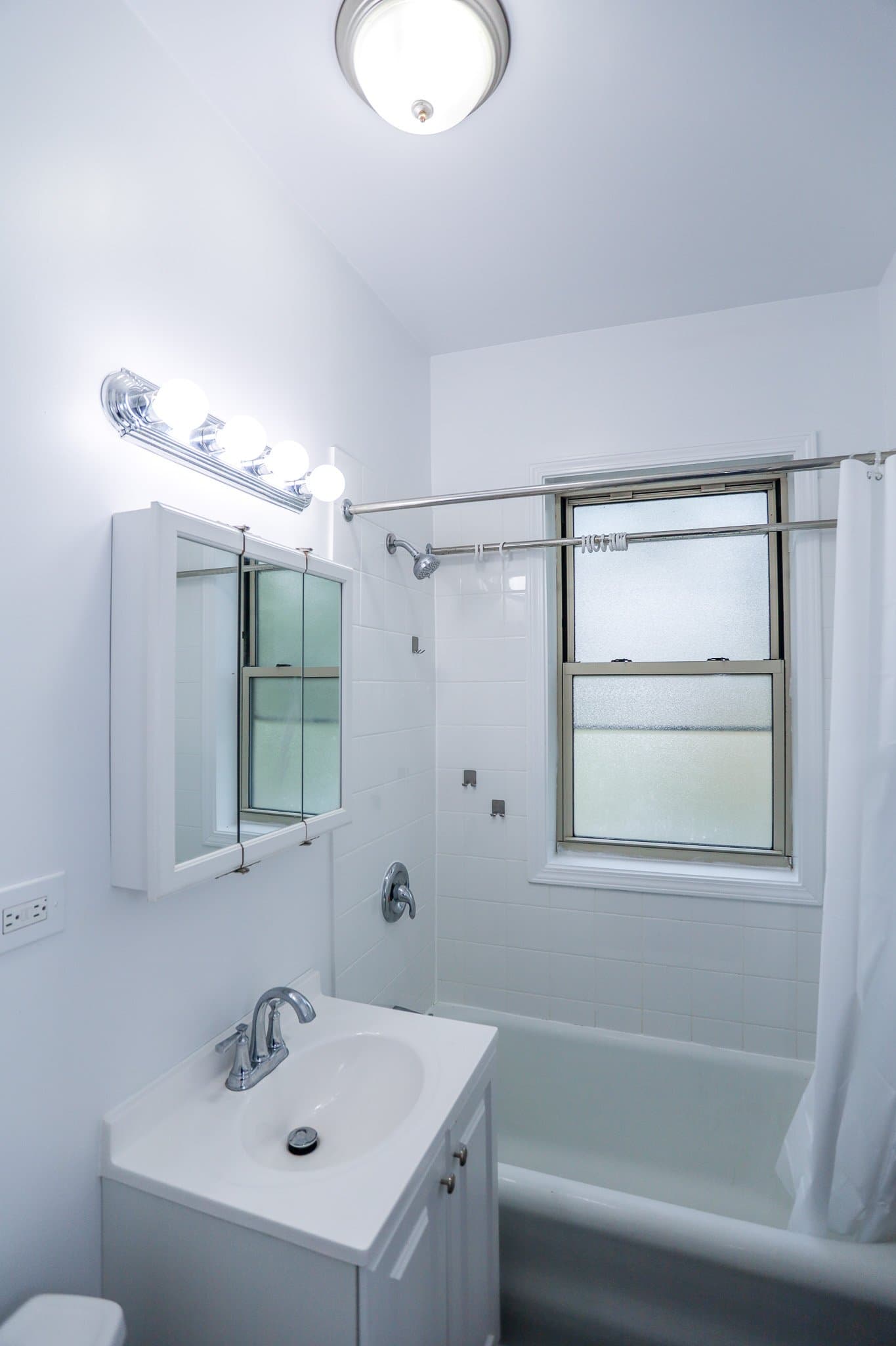 Chicago Apartment: 3410 W Balmoral