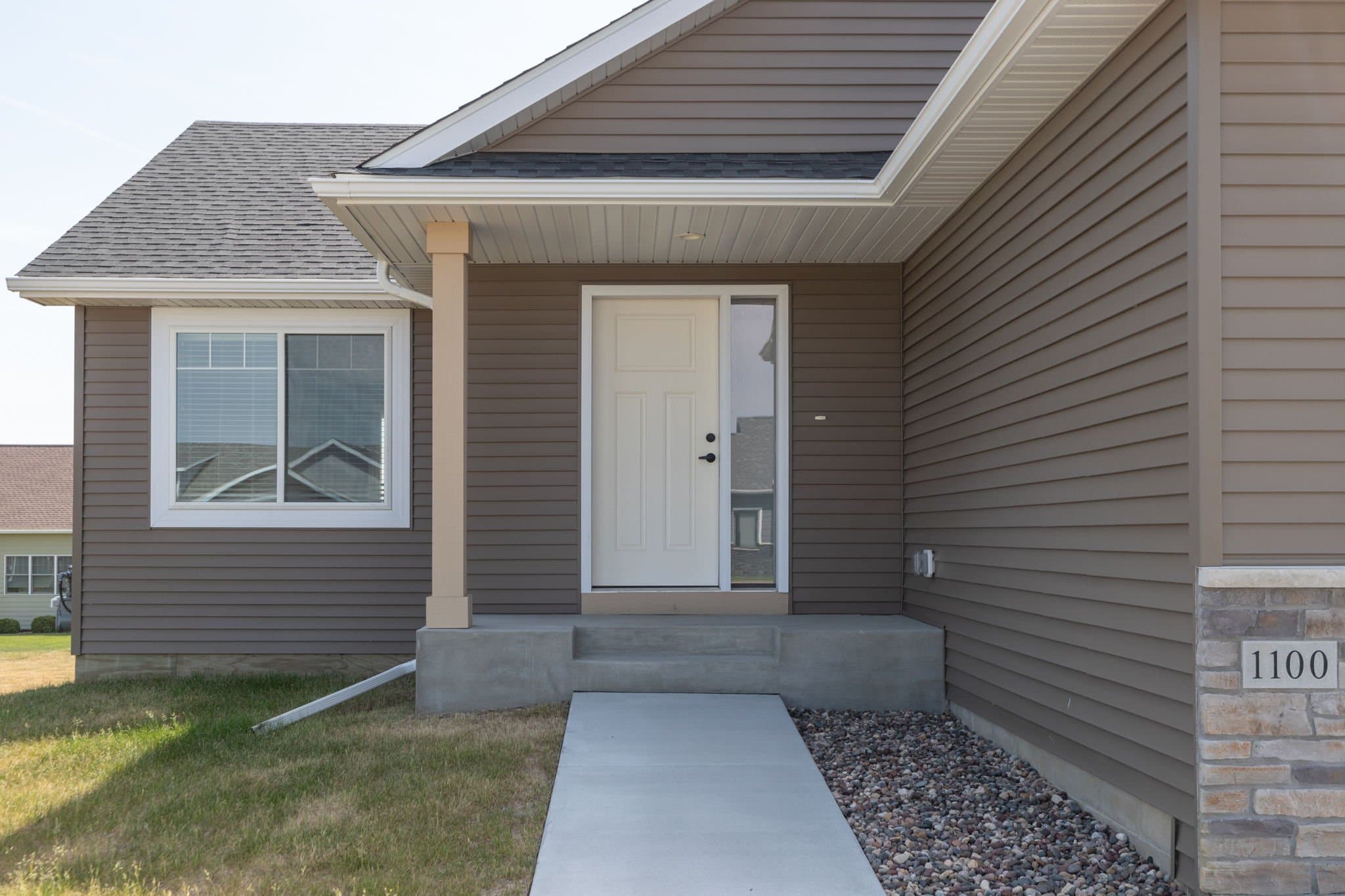 Stewartville House: 1106 Petersen Ct NW
