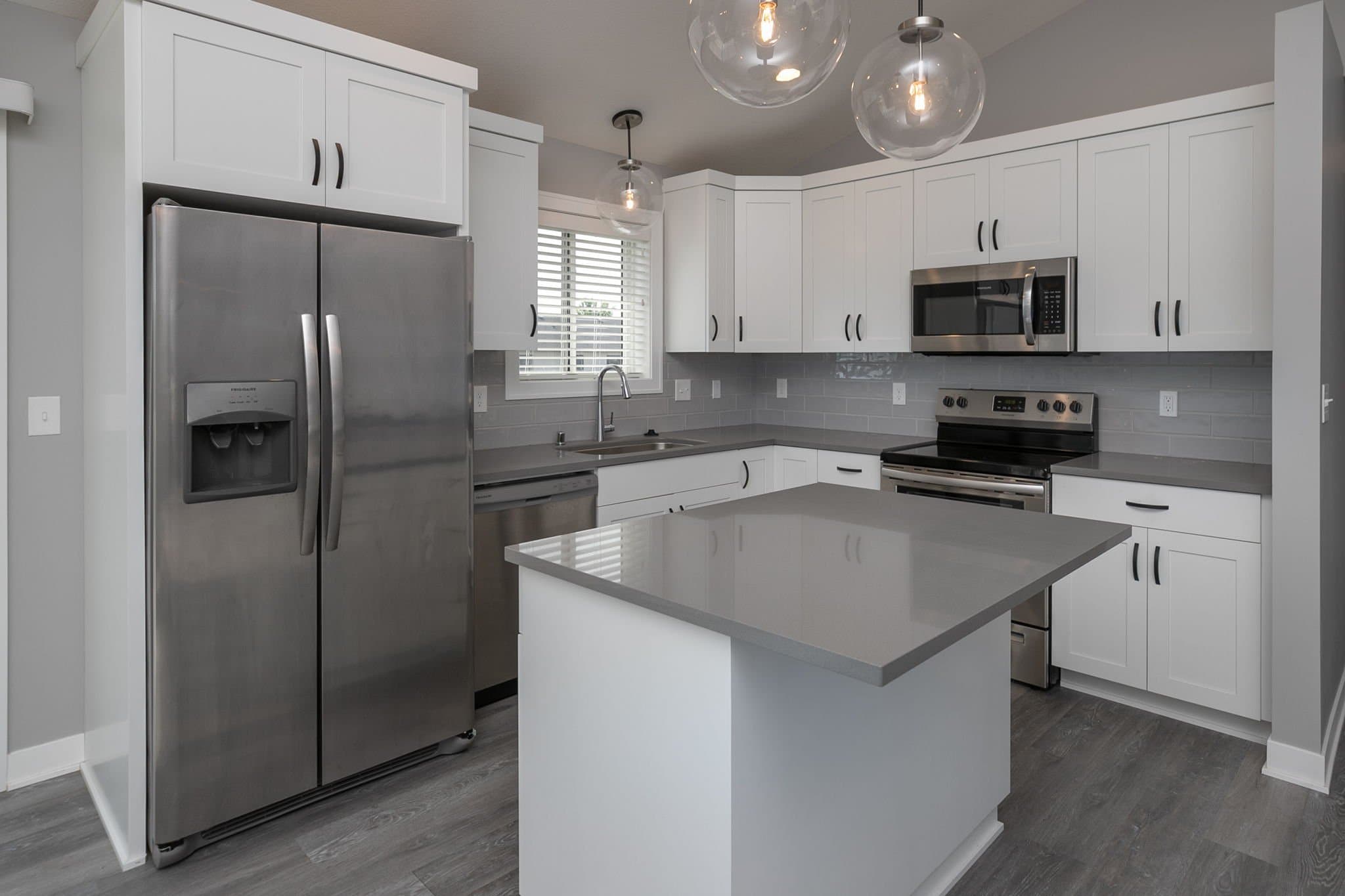 Stewartville House: 1106 Petersen Ct NW