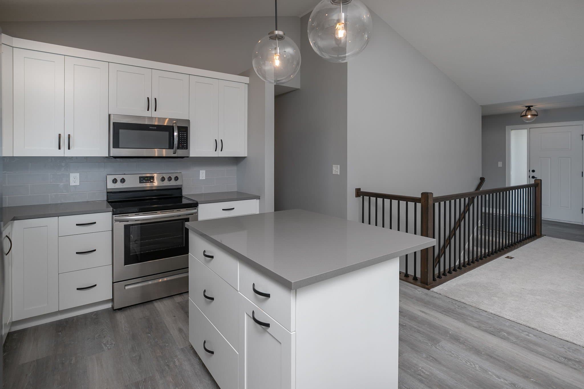 Stewartville House: 1106 Petersen Ct NW