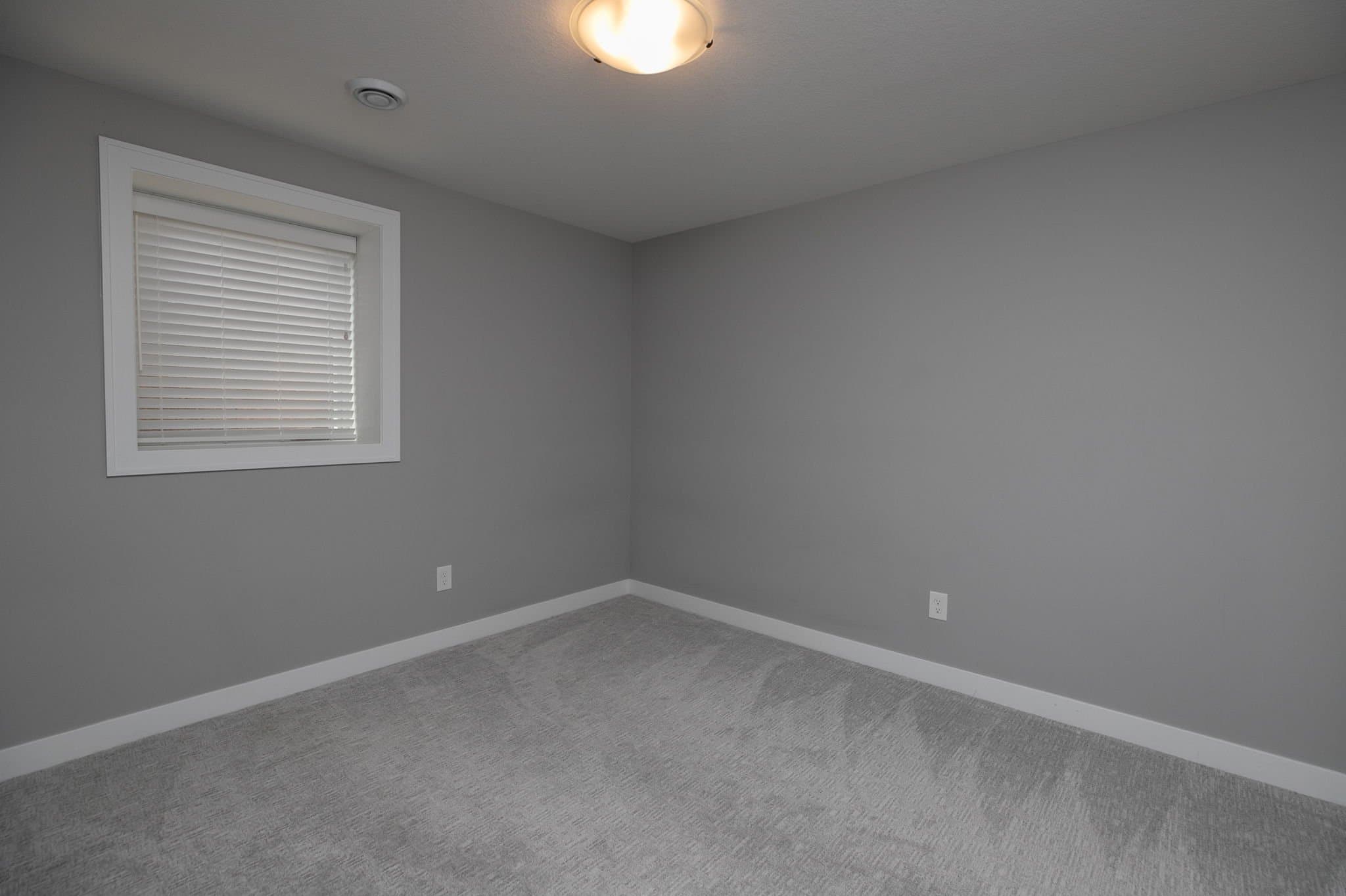 Stewartville House: 1106 Petersen Ct NW