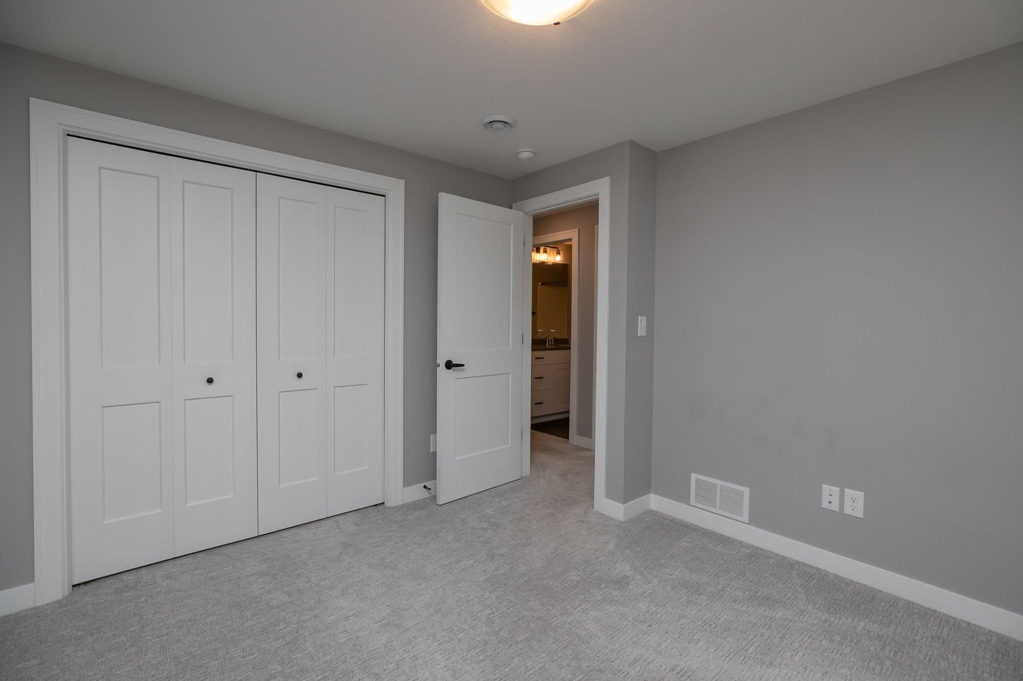 Stewartville House: 1106 Petersen Ct NW