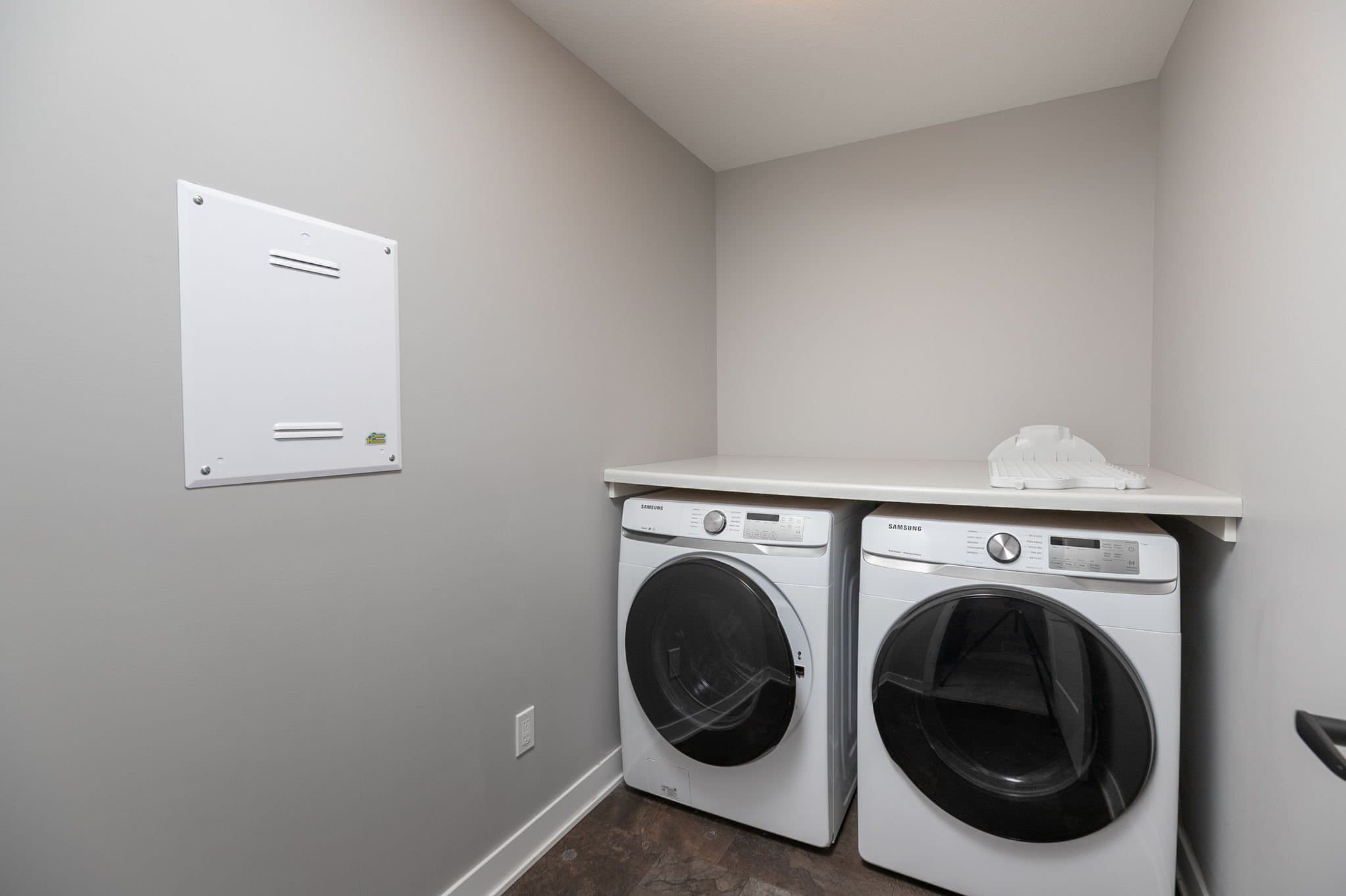 Stewartville House: 1106 Petersen Ct NW