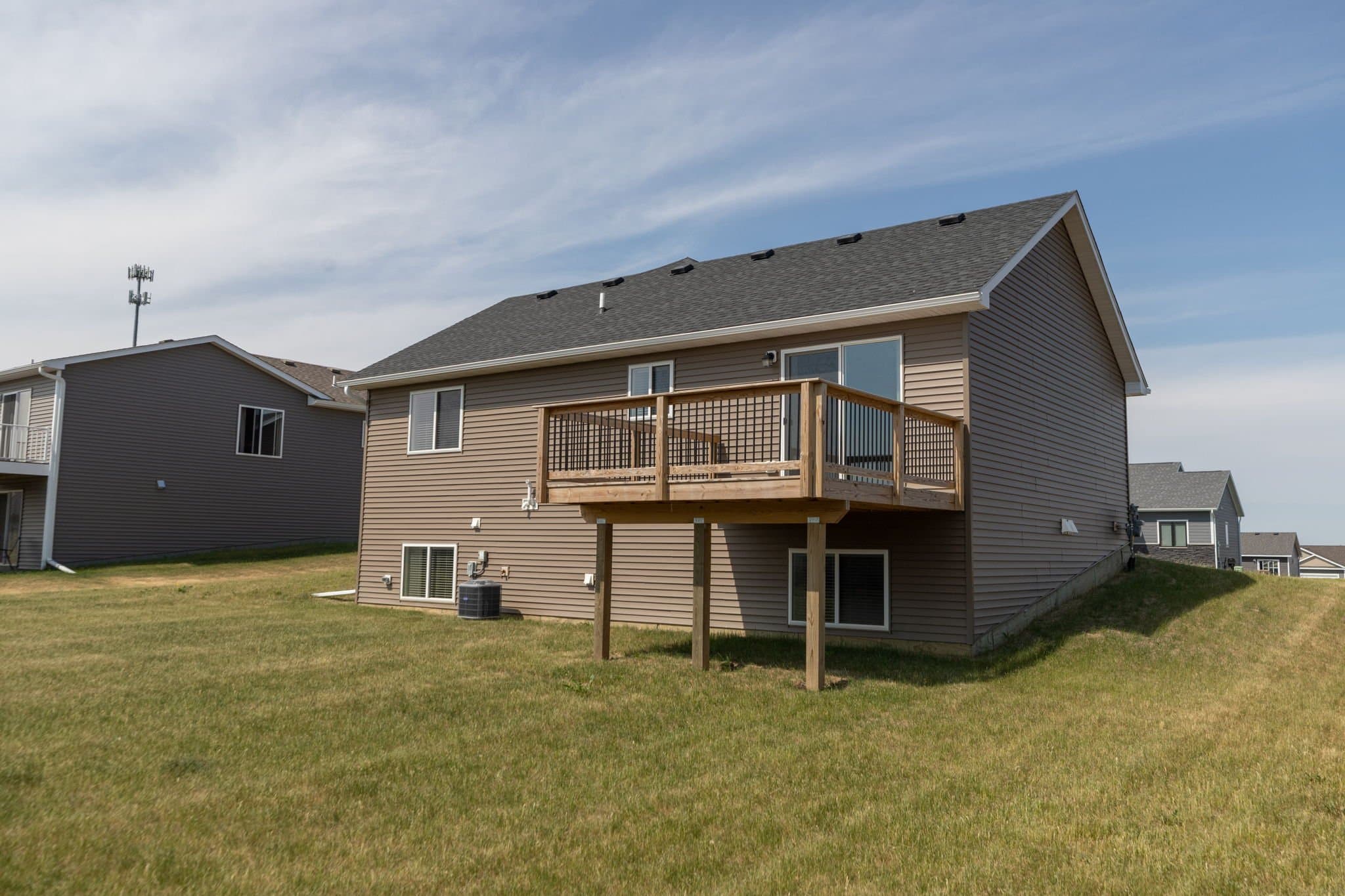 Stewartville House: 1106 Petersen Ct NW