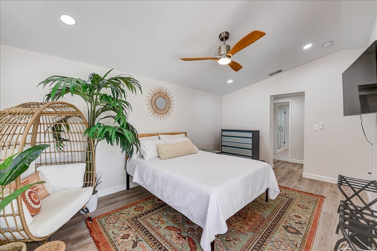 Largo House: 11312 116th St