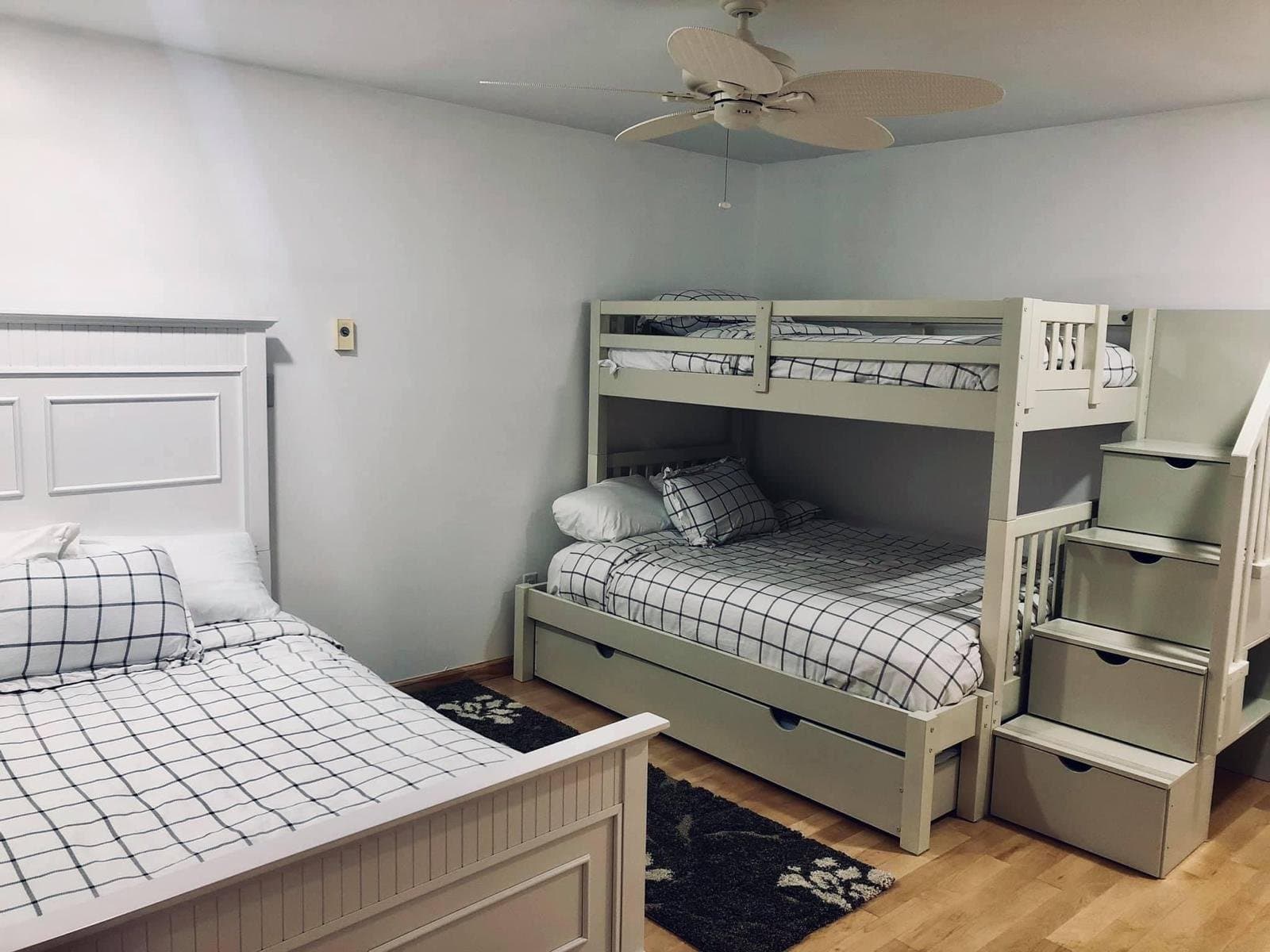 Mount Pocono House: 27 Brunswick Dr