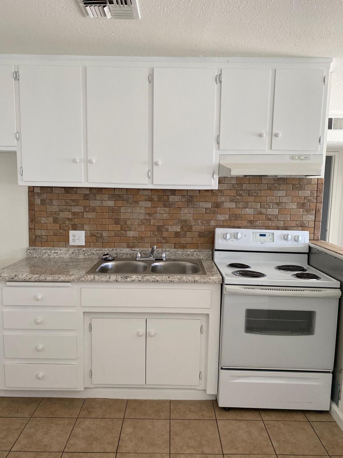 Lamont Multiplex: 9913 Stobaugh St