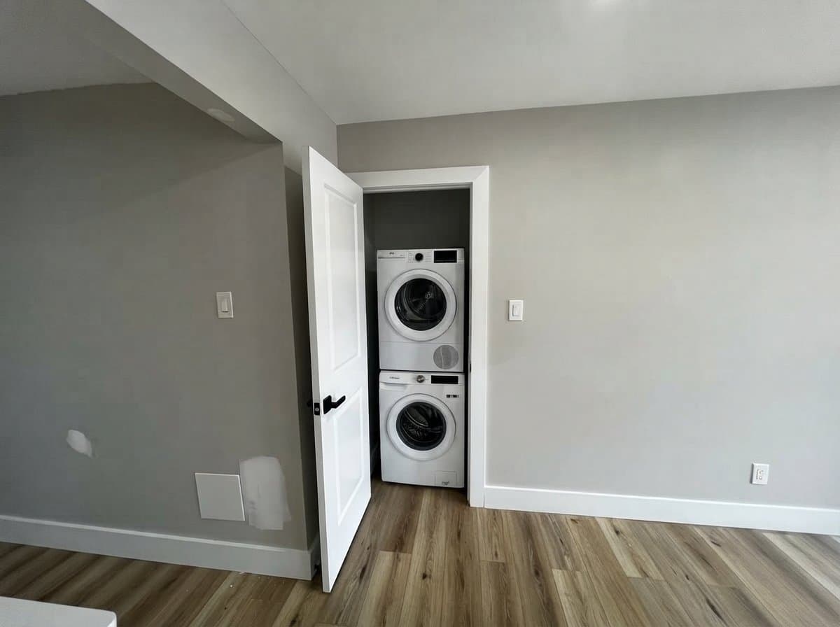 Stratford Apartment: 319 Columbia Avenue