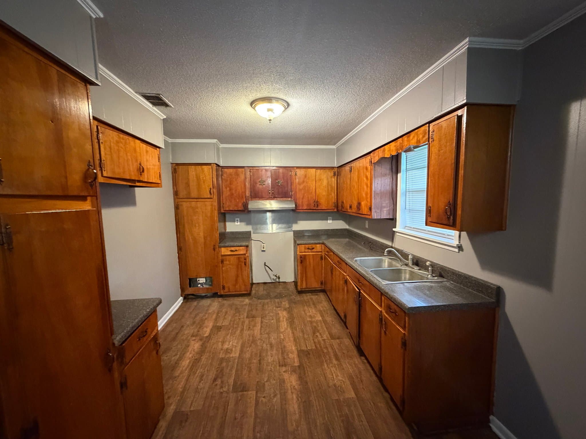 Laurel House: 2205 Pearson Ave