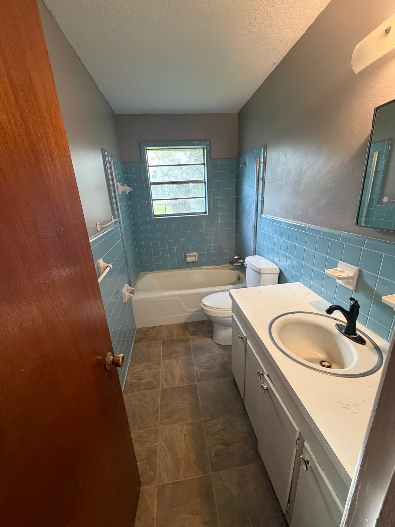 Laurel House: 2205 Pearson Ave