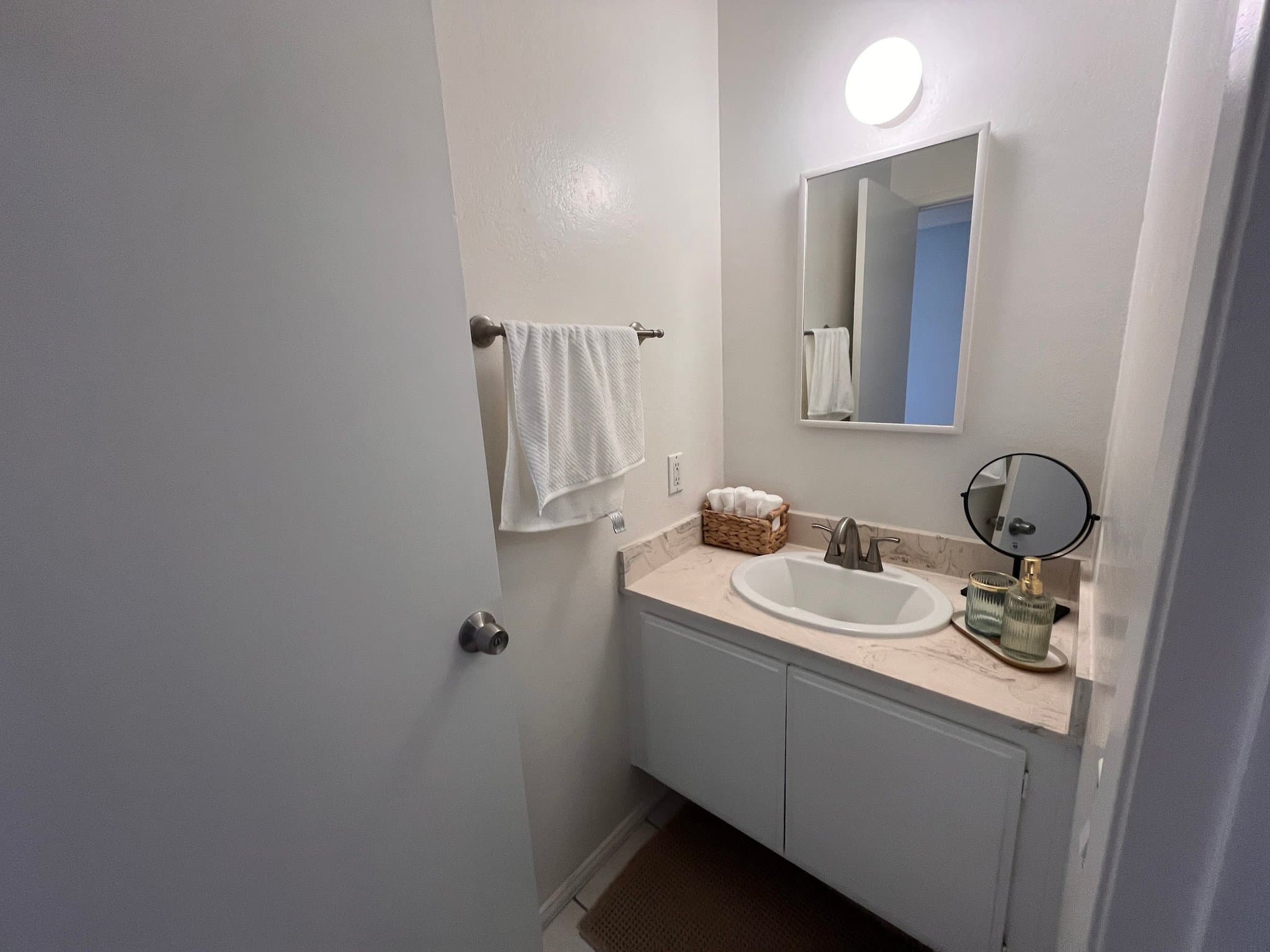 Ventura Condo: 3075 E Harbor Blvd
