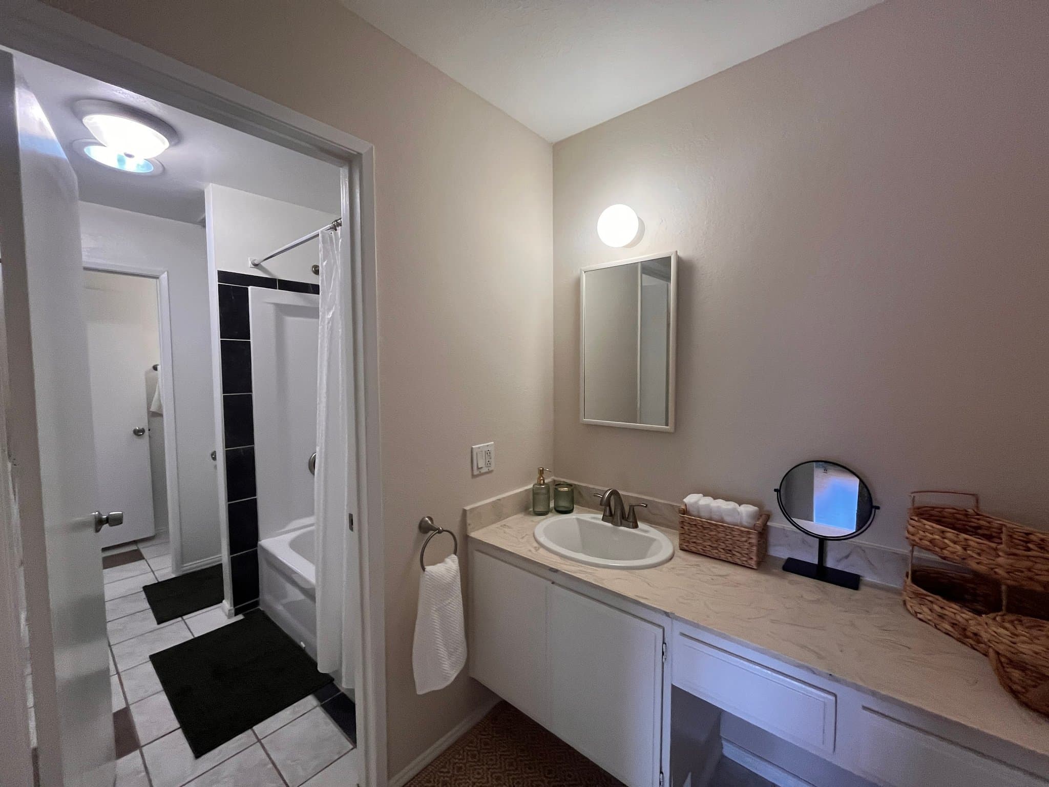 Ventura Condo: 3075 E Harbor Blvd