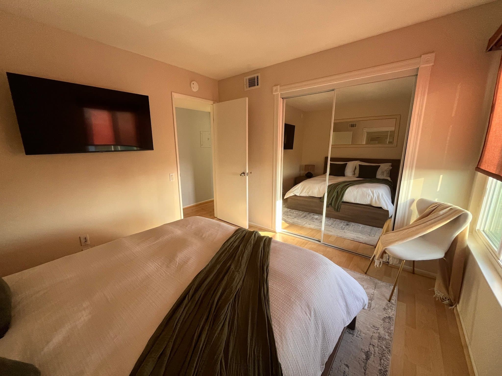 Ventura Condo: 3075 E Harbor Blvd