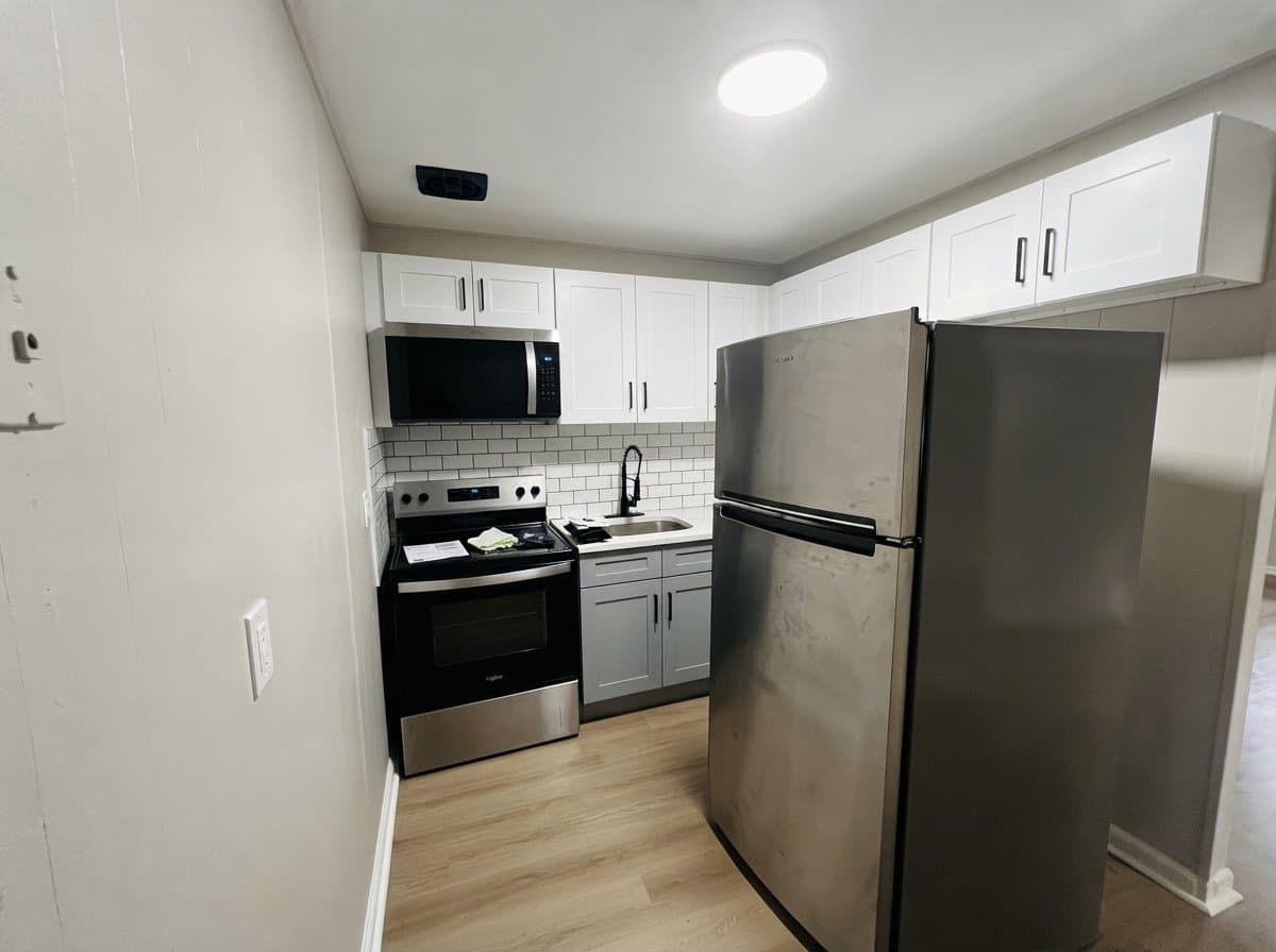 Stratford Apartment: 319 Columbia Avenue