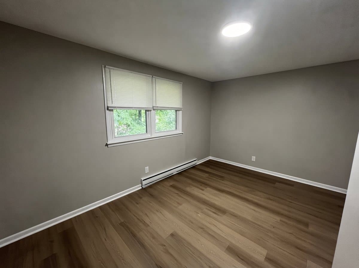 Stratford Apartment: 319 Columbia Avenue
