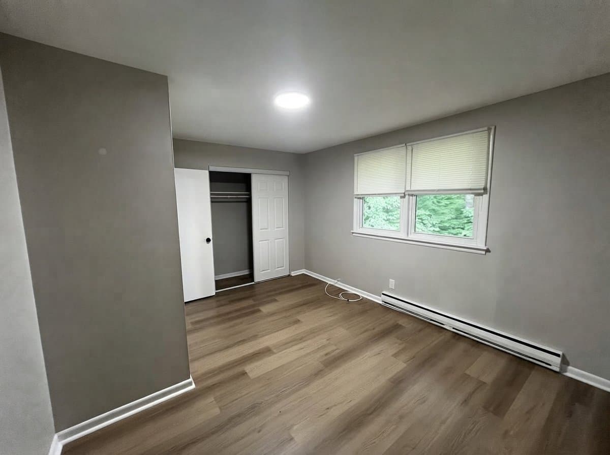 Stratford Apartment: 319 Columbia Avenue