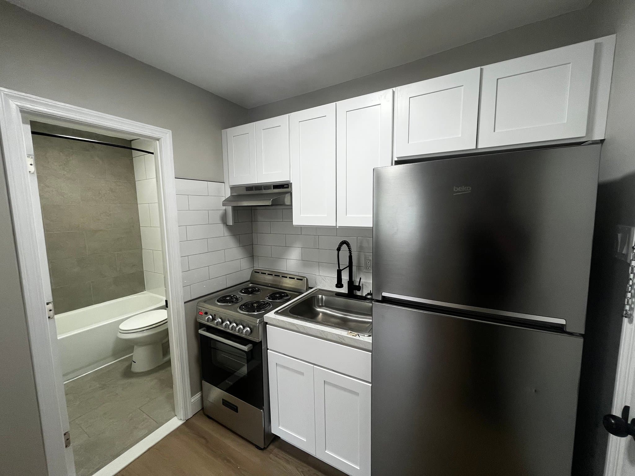 Stratford Apartment: 319 Columbia Avenue