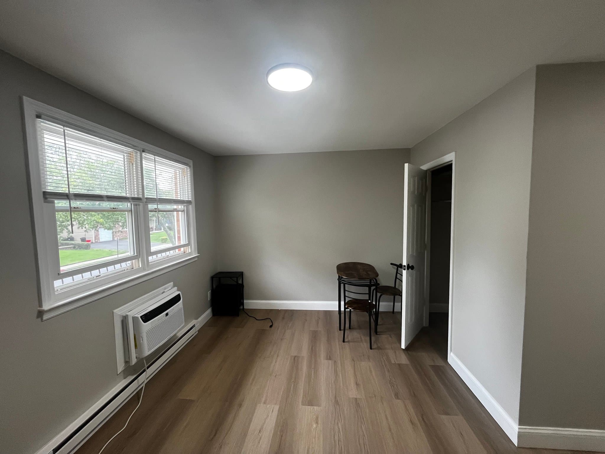 Stratford Apartment: 319 Columbia Avenue