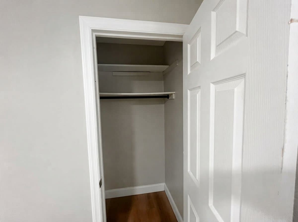Stratford Apartment: 319 Columbia Avenue