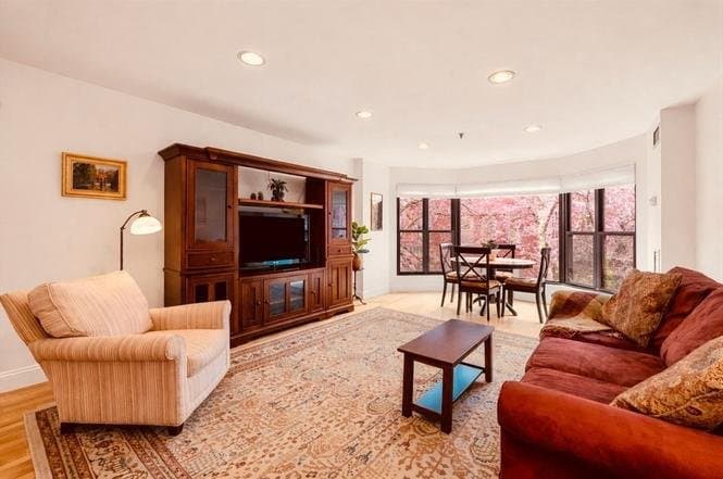 Boston Condo: 16 Harcourt St